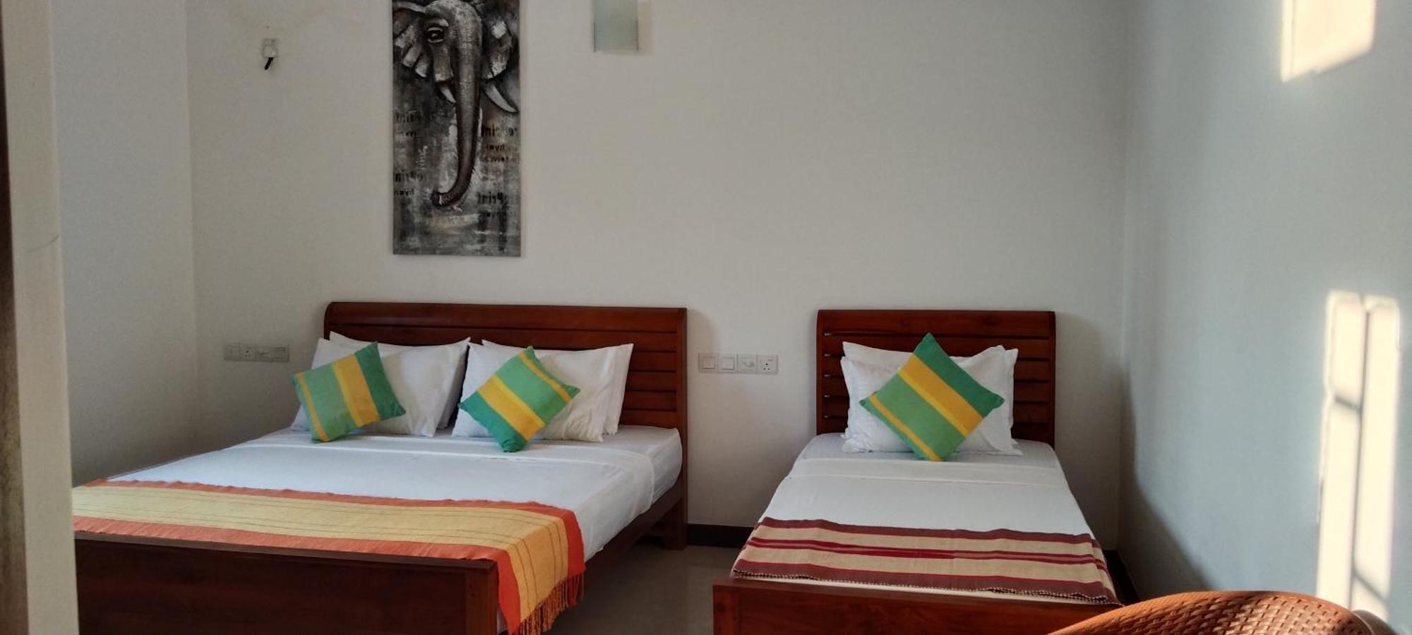 Pick & Go White House Bed & Breakfast Negombo Exterior photo
