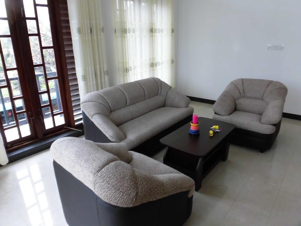Pick & Go White House Bed & Breakfast Negombo Exterior photo