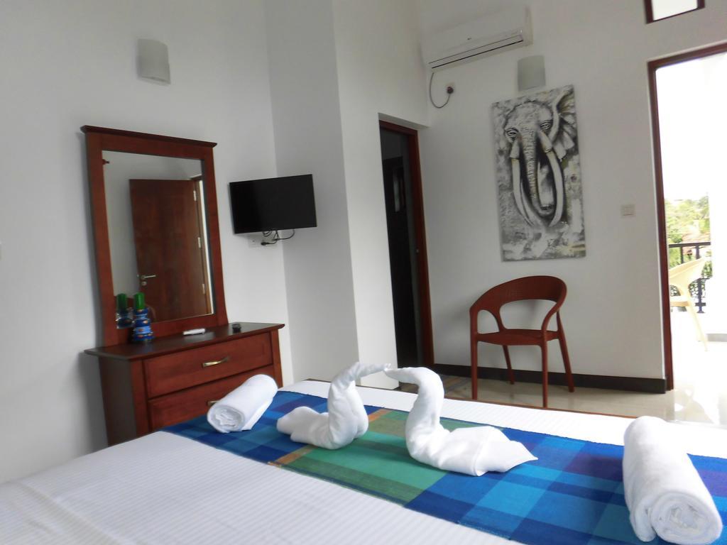 Pick & Go White House Bed & Breakfast Negombo Exterior photo